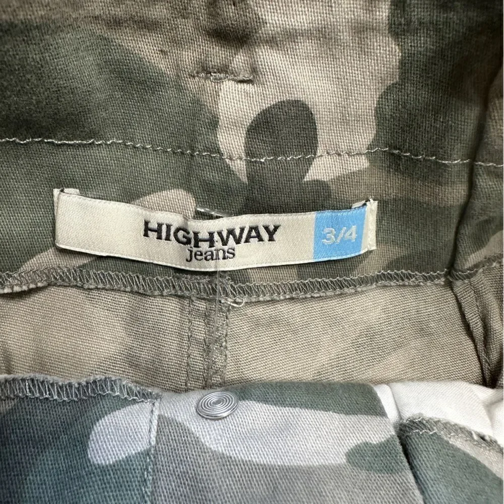 Highway jeans denim camo shorts with a tie belt. NWT. Size 3/4